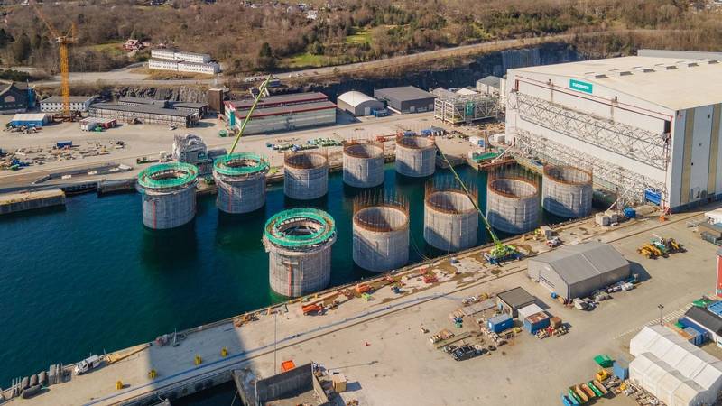 Hywind Tampen structures being floated out of the drydock at Stord, Norway. Photo from Aker Solutions / Lars Melkevik.