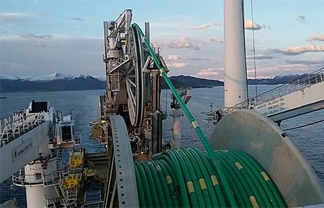 Luva-flowlines heading for the field on board the Seven Oceans (Photo: Statoil)