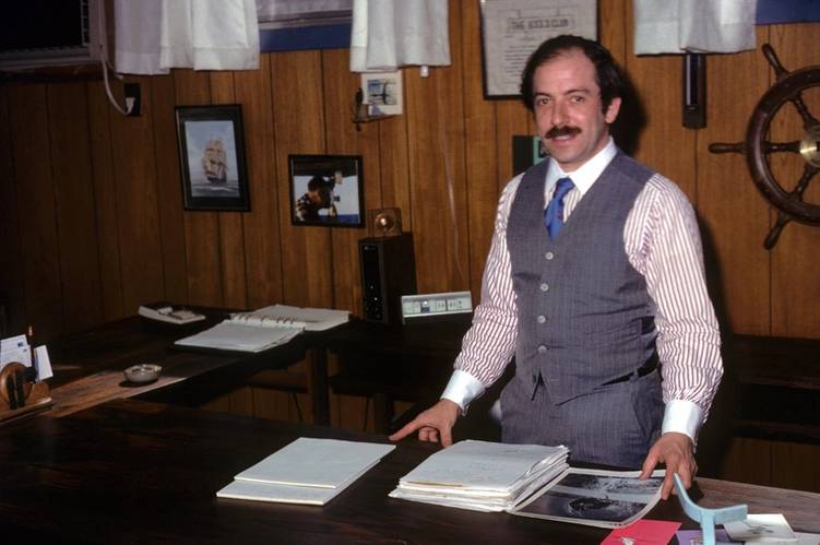 Marty Klein at his desk at Klein Associates. (courtesy Martin Klein and the MIT Museum)