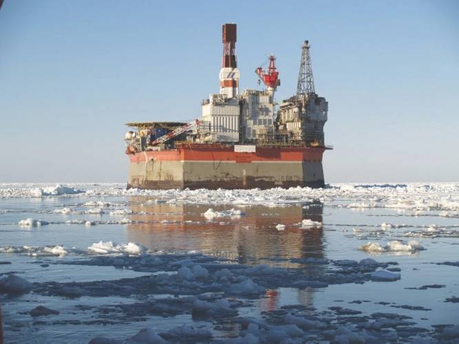 The Molikpaq, a mobile Arctic oil drilling caisson platform designed for operation in the Beaufort Sea (Photo: Gulf Canada Corp.)