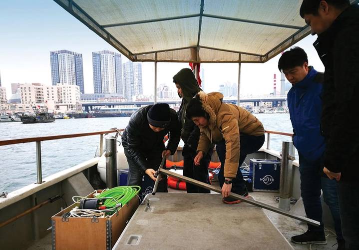 Nortek staff in China mobilizing the Signature VM package under the attentive eye of end user Wang Yan, Senior Manager of Hydrology at CCCC’s Zhongjiao No.1 Hangwu Engineering Reconnaissance Design Institute. As Signature VM is a straightforward plug-and-play system for current surveying, the crew were able to sail out for a test survey after only approximately 30 minutes of setup. Image: Nortek