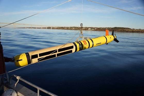 NUWC’s REMUS 600 AUV fitted with Kraken’s AquaPix InSAS