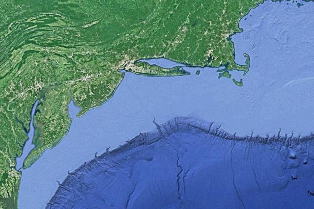 Ocean engineers from MIT, the University of Minnesota at Duluth and the Woods Hole Oceanographic Institution have accurately simulated the motion of internal tides along a shelf break called the Middle Atlantic Bight — a region off the coast of the eastern U.S. that stretches from Cape Cod in Massachusetts to Cape Hatteras in North Carolina. (Image: Google Earth)