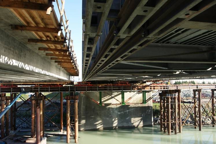 Omega Morgan specially designed a truss beam for the installation of the collapsed Skagit River Bridge.  Piles could not be driven under the Akrow Bridge (part of the Skagit Bridge) so the company’s 70-foot trussed beam was specially made to support the new 950-ton bridge. (Photo courtesy Omega Morgan.)