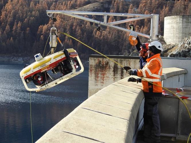 The hand operated winch set for lowering the Falcon (Photo: Saab Seaeye)