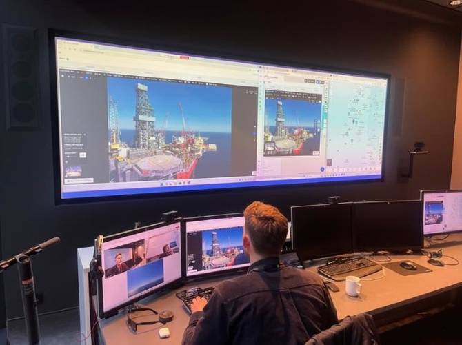 Operations room in Stavanger with inspection engineer piloting the drone at Edvard Grieg (Credit: Aker Solutions)
