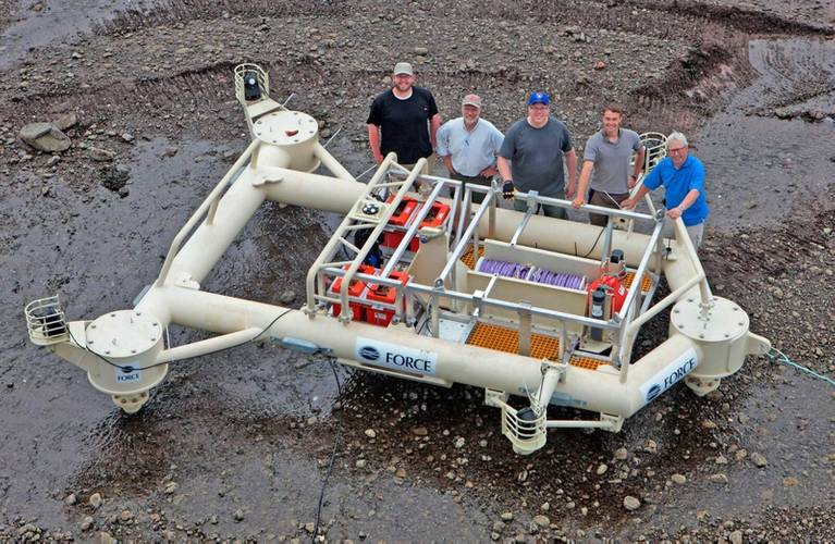 FAST 1 platform with the Dalhousie and FORCE field teams (left to right - Richard Cheel, Alex Hay, Joel Culina, Ben Feltmate, Murray Scotney). (Photo: Darren Pittman)