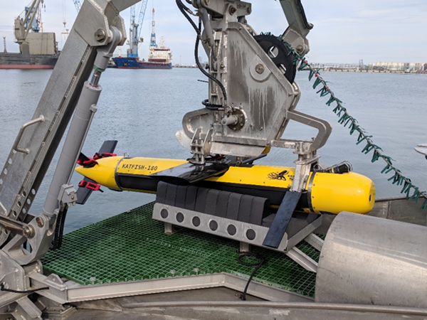 Side profile of KATFISH mounted on Seagull’s Launch & Recovery System
Photo: Kraken Robotics Inc.