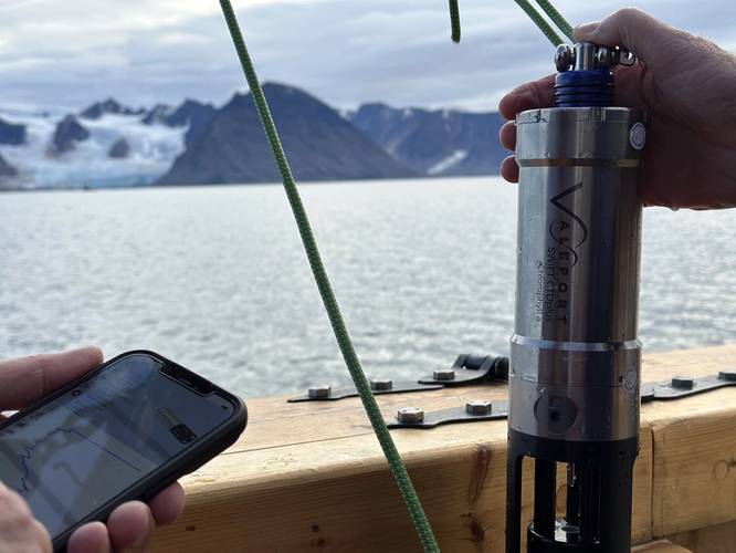 High quality, precision data is fundamental to Ocean Warrior’s success, enabling the team to measure and benchmark environmental change as the project develops. Valeport’s SWiFT CTDplus Chlorophyll a profiler was the obvious choice due to its simplicity of use, internal rechargeable battery, and an integral GNSS module to geo-locate each profile. Using Valeport’s world-leading high accuracy sensor technology to combine sensors for multiple profiles in a single drop, the SWiFT CTDplus Chlorophyll