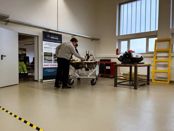 R&amp;D facility with Autonomous Surveyor and A.IKANBILIS. Image courtesy Subsea Europe Services