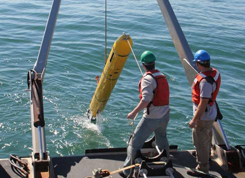 Recovery of Bluefin-12S from A-frame.