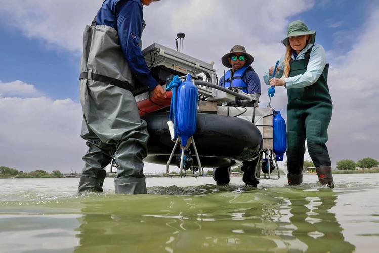 From left to right: UTEP alumnus Fernando Sotelo, doctoral student Jayanga
Thanuka Samarasinghe and Assistant Professor Laura Alvarez carry the boat from shore into Ascarate Lake.
Credit: The University of Texas at El Paso.