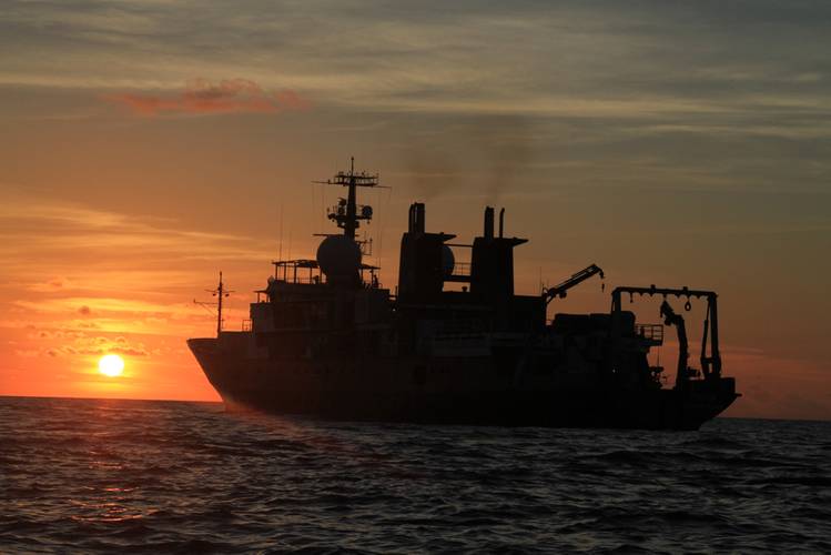 Schmidt Ocean Institute Research Vessel Falkor (Credit: SOI/ Logan Mock Bunting)