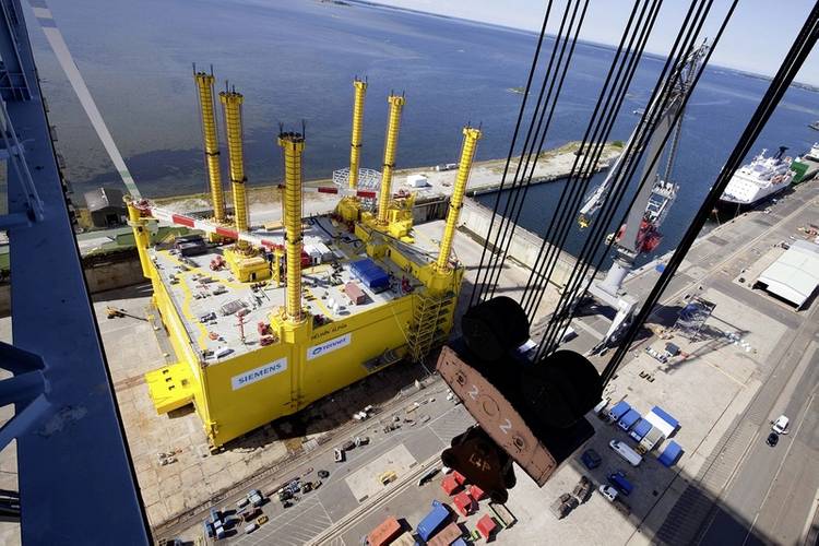 Siemens is currently working on four HVDC platforms, with HelWin1 being the smallest of the four. The individual platform weighs more than 20 fully loaded and fueled Airbus A380 super airliners and is 75 meters long and 50 meters wide, with a surface area of 3,750 square meters. This is more than half the size of a standard soccer field (7,140 square meters). Seven decks are distributed over its total height of 27 meters.
