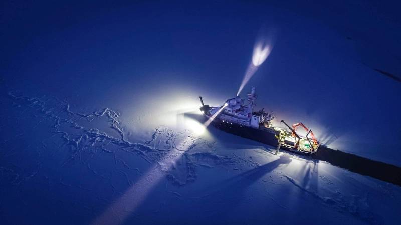 The R/V Sikuliaq during a cruise to research sea ice in the Beaufort Sea. Photo ©: Onpoint Outreach