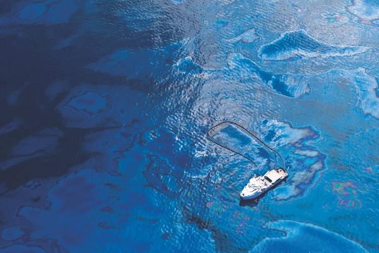 Oil spill recovery: Drone technology can aid disaster response effectively as in oil spill cleanup. (Photo: GettyImages/ESRI)