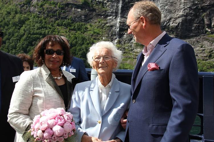 From left, Lady sponsor Pamela Williams, Inger Ulstein (mother of Håvard and Morten Ulstein in Island Offshore), and Morten Ulstein, Director of the Board in Island Offshore. (Photo: Ulstein Group)