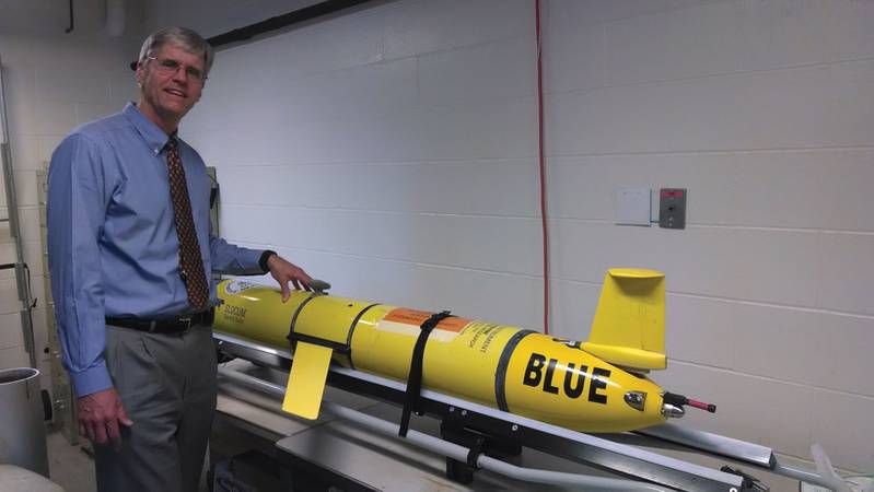 Dean Steven Lohrenz explaining the use of the SMAST’s Slocum Glider “Blue.”