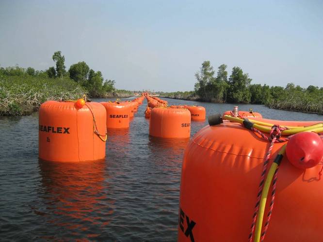 Unique Seaflex modules on swamp pull of 2300m of 3-pipe bundle at the Soyo LNG Project