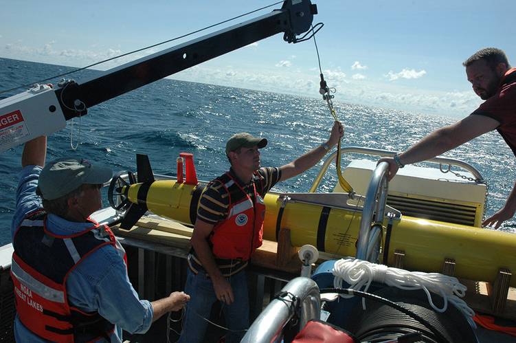 A team from the University of Texas launches an autonomous underwater vehicle in Thunder Bay National Marine Sanctuary in 2010. (Photo: NOAA)