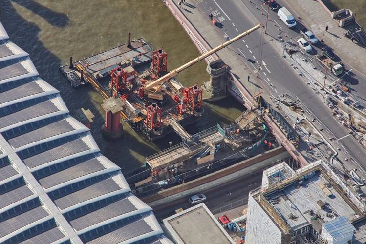A view of the work being undertaken on the Thames Tideway project near Blackfriars Bridge, with Neptune providing diver tracking services. (Photo: Neptune)