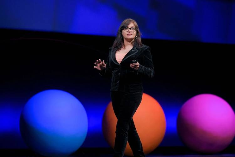 Dr. Virmani talking about The Future of the Planet at the SingularityU Greece Summit in Athens, Greece, in November 2018. © SingularityU Greece.